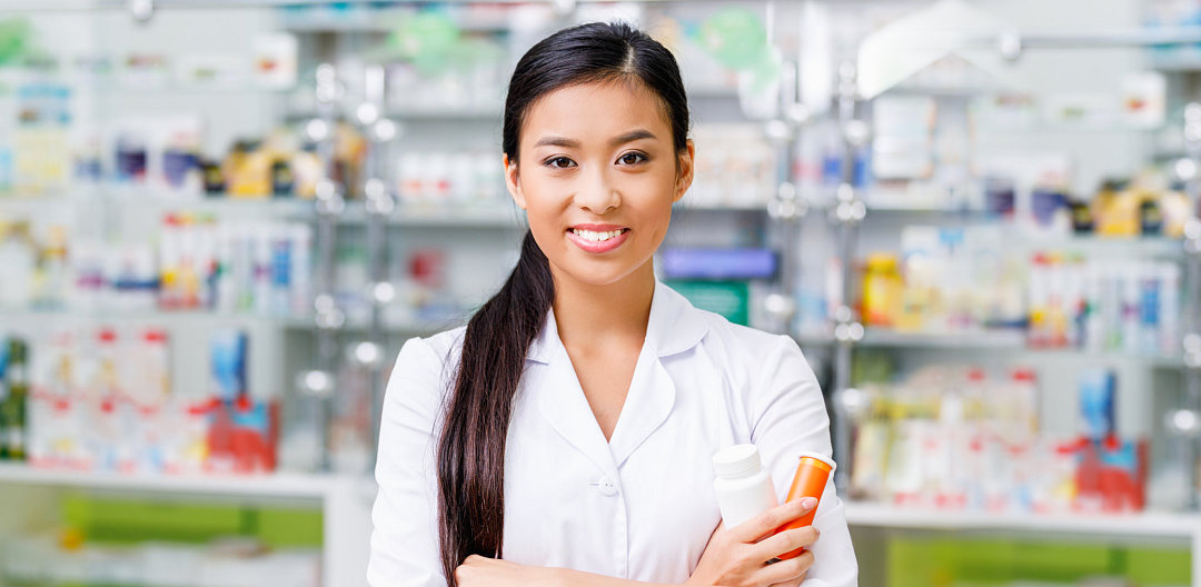 female pharmacists in pharmacy